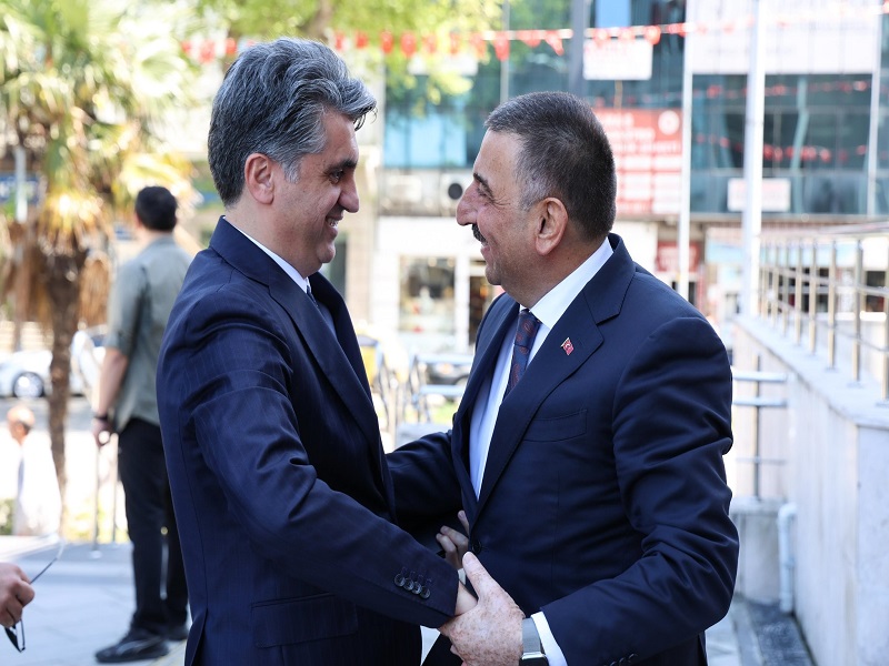 Bolu Valisi Abdulaziz Aydın, Vali Osman Hacıbektaşoğlu’nu makamında ziyaret etti.