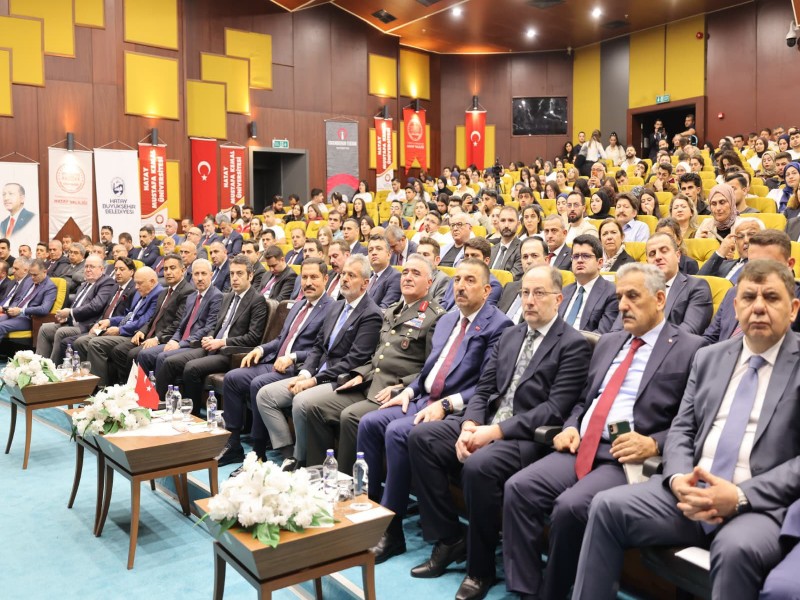 Vali Hacıbektaşoğlu, Çalıştay Programı”na Katıldı Zonguldak Valisi Osman Hacıbektaşoğlu, “Krizden Kalkınmaya; Afet Yönetiminde Hatay Modeli
