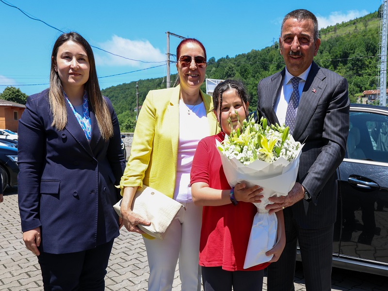 Zonguldak Valisi Osman Hacıbektaşoğlu ve Hanımefendi Güney Hacıbektaşoğlu’nun katılımlarıyla, İl