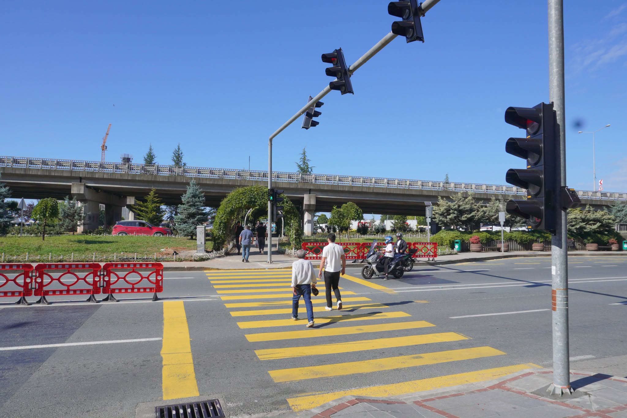 Rize Belediyesi tarafından Meteler Kavşağı’nda hizmete alınan yeni trafik sinyalizasyon