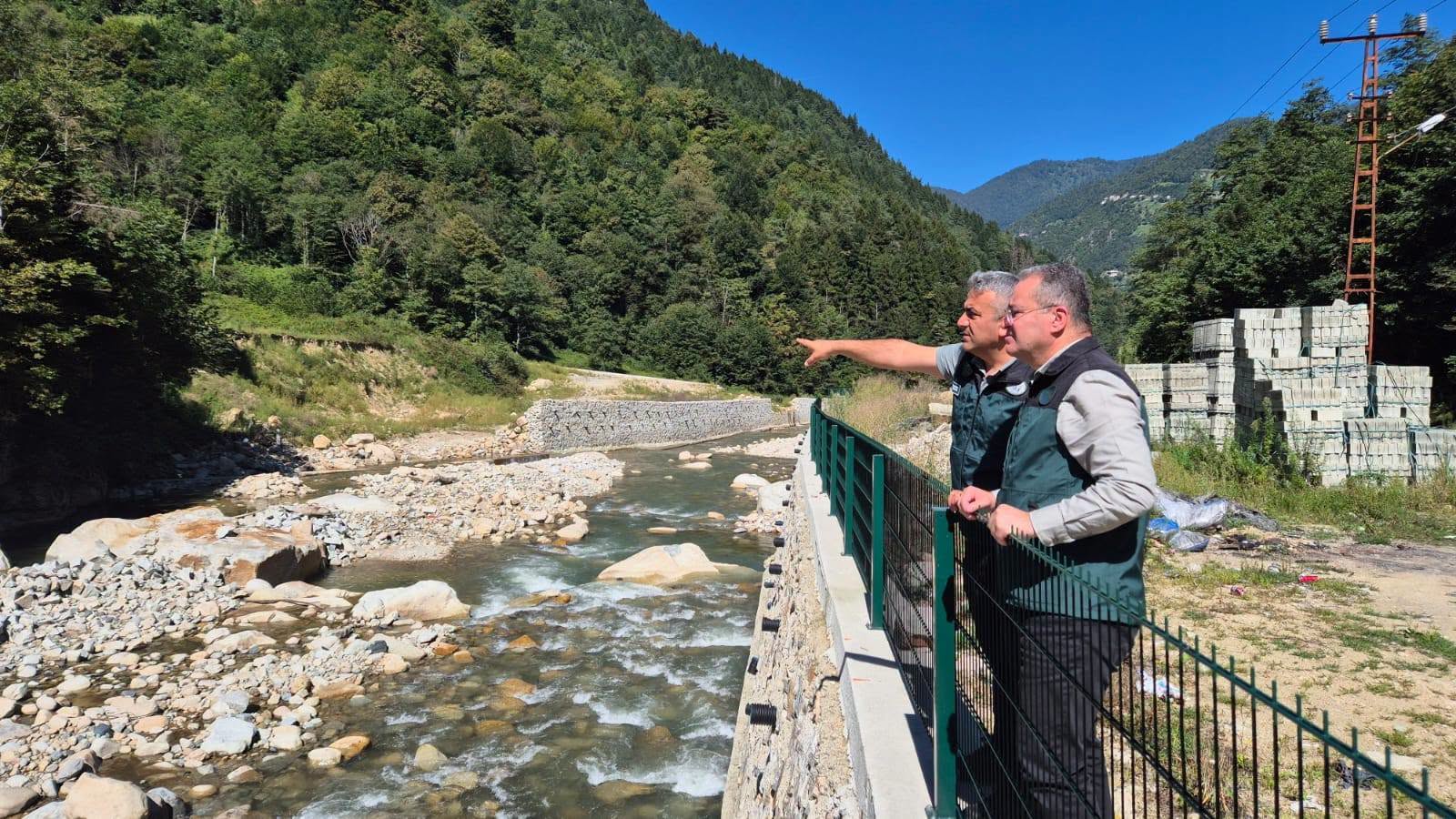 İkizdere’de Taşkın Kontrol Çalışmaları Sürüyor Rize’nin İkizdere ilçesinde taşkın riskine karşı yürütülen kontrol ve koruma