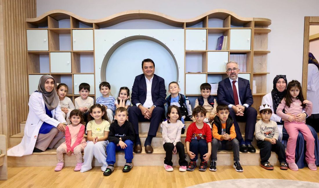 Cumhurbaşkanı Erdoğan, Filistinli Hind Rajab’ın ailesini kabul etti Cumhurbaşkanı Recep Tayyip Erdoğan, Gazze’de İsrail’in saldırısı sonucu bir araçta