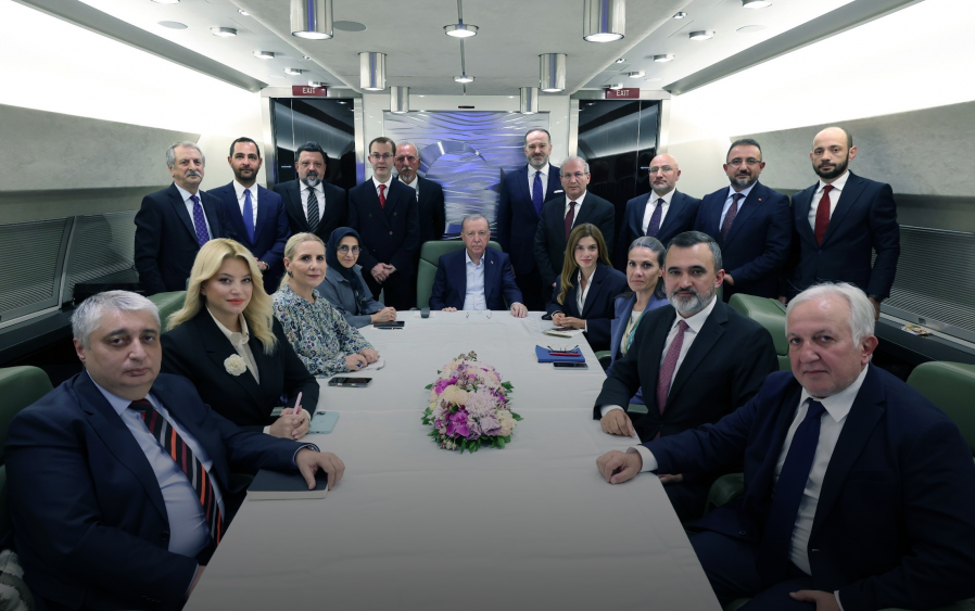 Cumhurbaşkanı Recep Tayyip Erdoğan, Kırgızistan ziyaretinin ardından yurda dönüşünde uçakta
