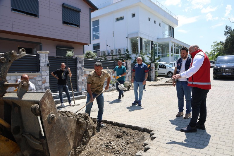 Başkan Türkel: “Yol sorununu tamamen çözene kadar sahadayız” Atakum Belediye Başkanı Serhat Türkel öncülüğünde Atakum’un ulaşım ağı adım