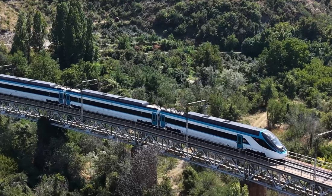 Milli Hızlı Tren’de Seri Üretim Başladı Ulaştırma ve Altyapı Bakanı Abdulkadir Uraloğlu, Türkiye’nin ilk yerli ve
