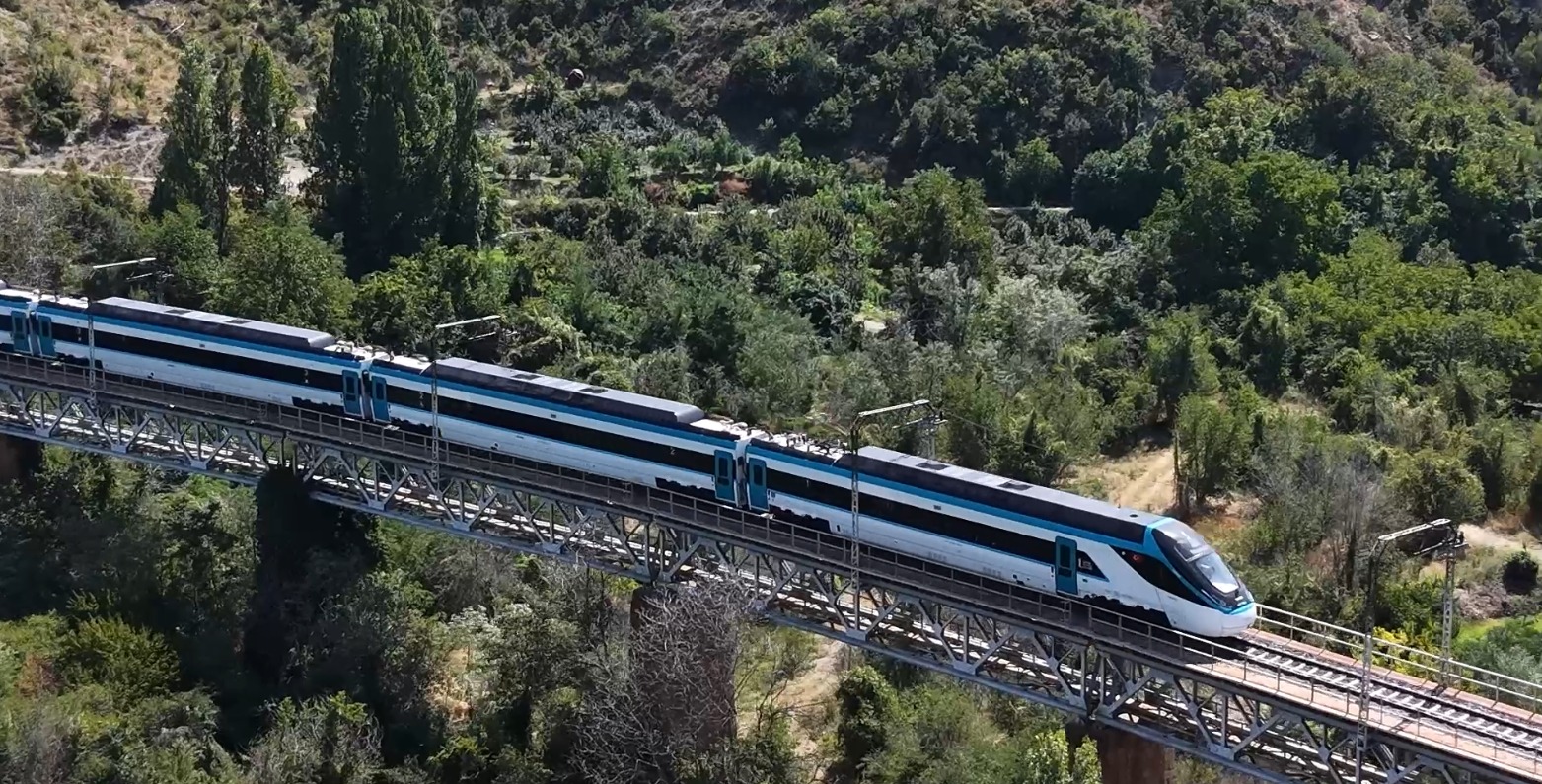 Milli Hızlı Tren’de Seri Üretim Başladı Ulaştırma ve Altyapı Bakanı Abdulkadir Uraloğlu, Türkiye’nin ilk yerli ve