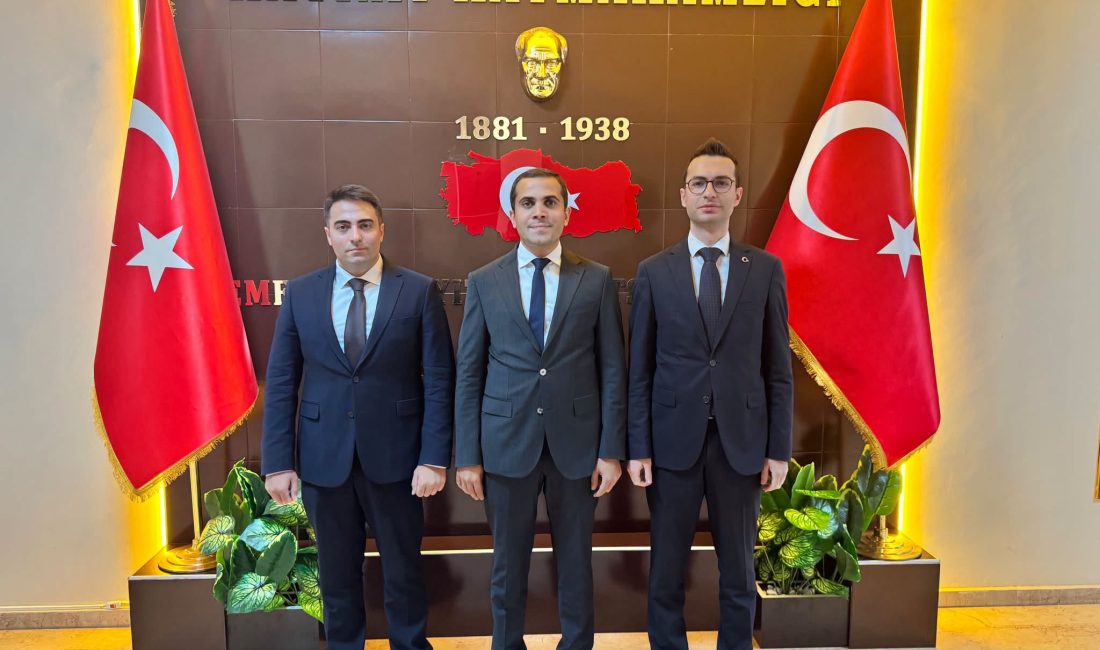 Hayrat’ta Kaymakamlar Arası Ziyaret Trabzon’un Hayrat ilçesinde kaymakamlar arasında gerçekleşen ziyaret kapsamında Çaykara Kaymakamı